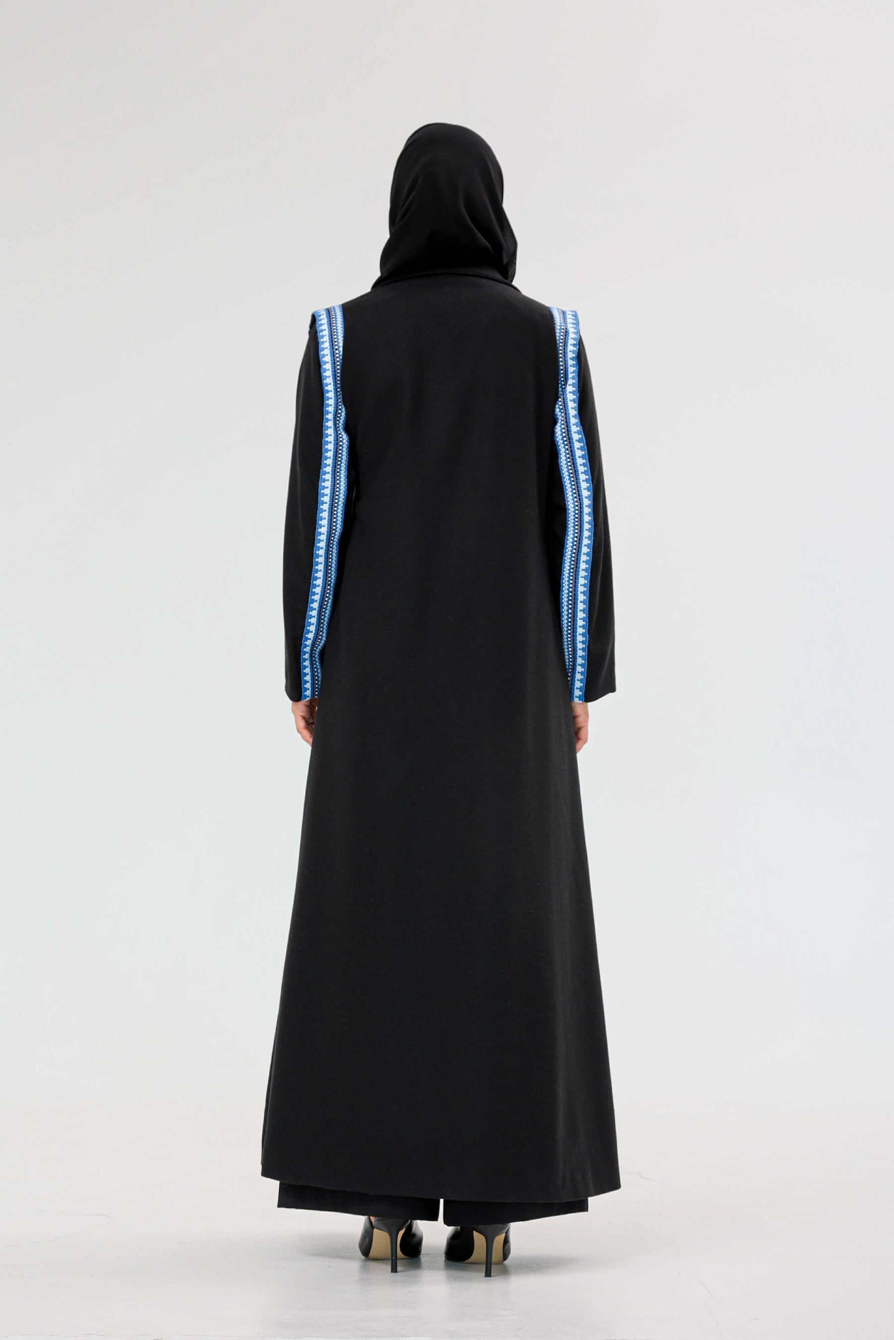 Horse Tooth Sadu Abaya in Midnight