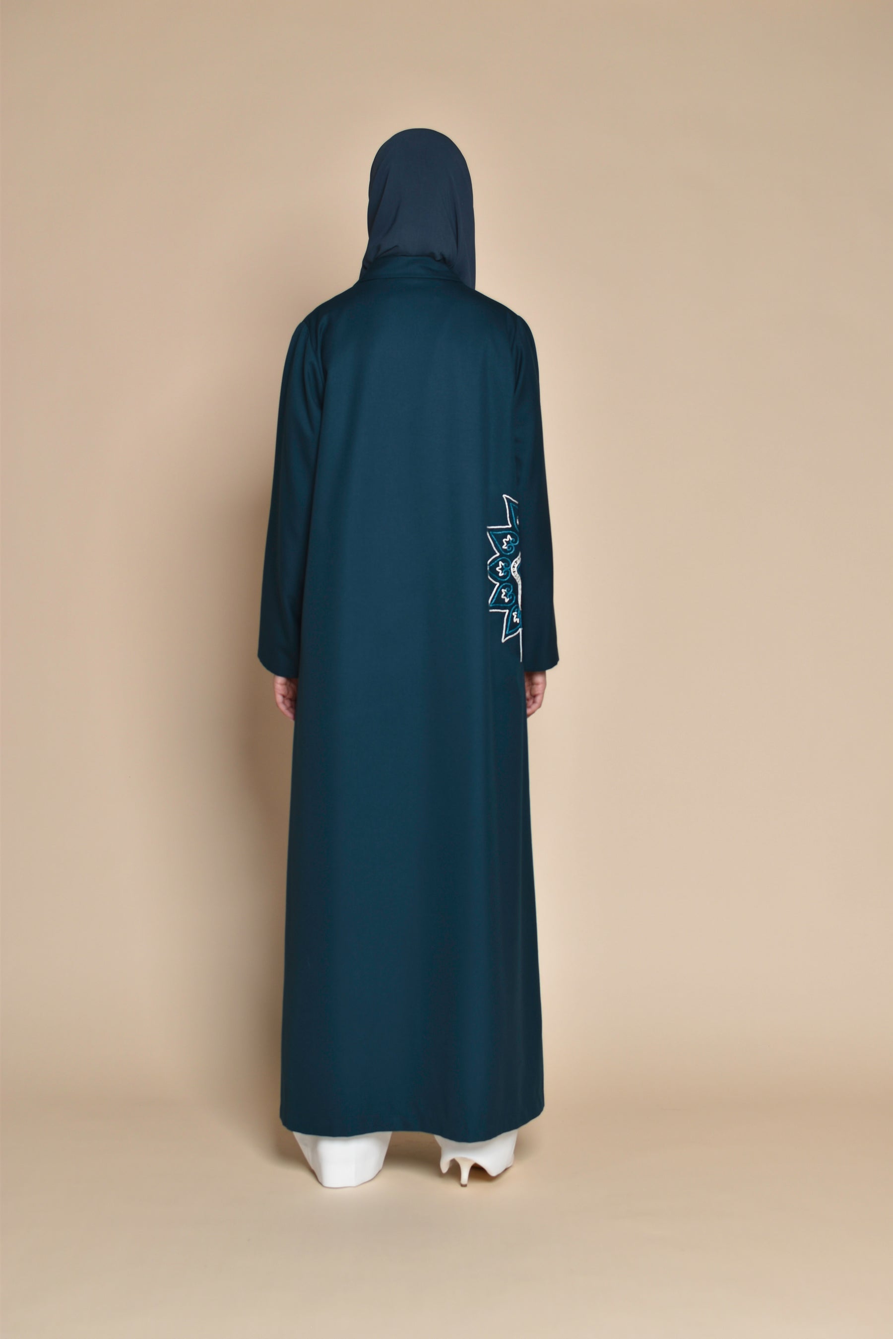 Acanthus Abaya