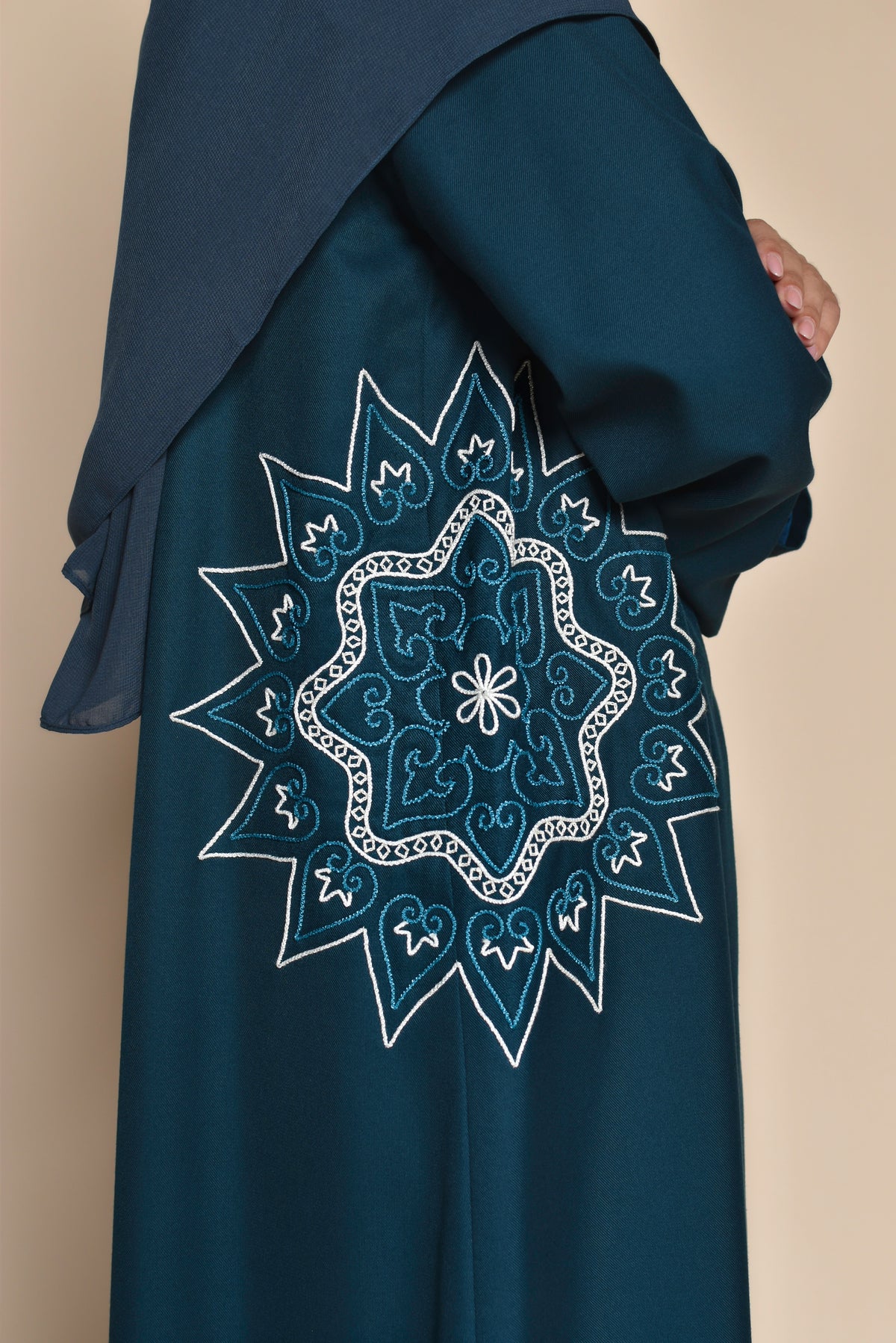 Acanthus Abaya